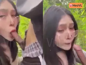 đi dã ngoại tiện xxx eny ở trong rừng