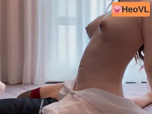 Xoạc nhân tình trung vú trắng tròn